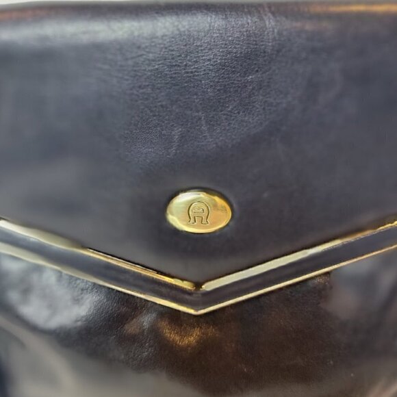 Vintage Entienne Aigner leather crossbody bag. - Picture 3 of 8